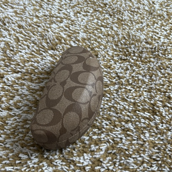 Coach - Picture 4 of 5